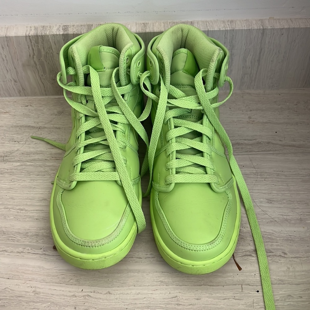 Billie Ellish Jordan Sneakers​ - Picture 2 of 4